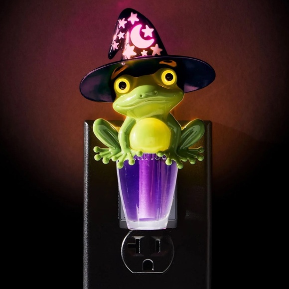 WITCHY FROG Nightlight Wallflowers Plug - Picture 1 of 6
